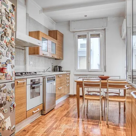 Altido Lovely Flat With Balcony Appartamento