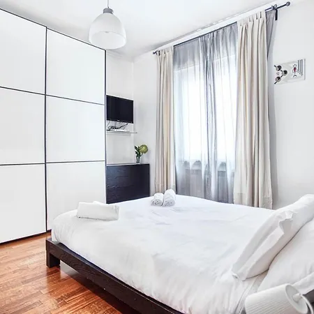 Apartment Altido Lovely Flat With Balcony Mailand